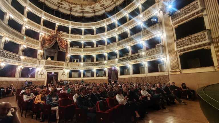 Galleria foto 'Bari ricorda l’arrivo della Vlora 32 anni dopo: «È stato uno spartiacque storico. Simbolo di accoglienza»' - foto 1